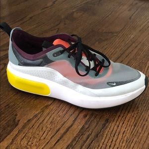 LIKE NEW Nike Air Max Dia SE